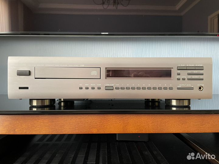 Проигрыватель компакт дисков Yamaha CDX-1030