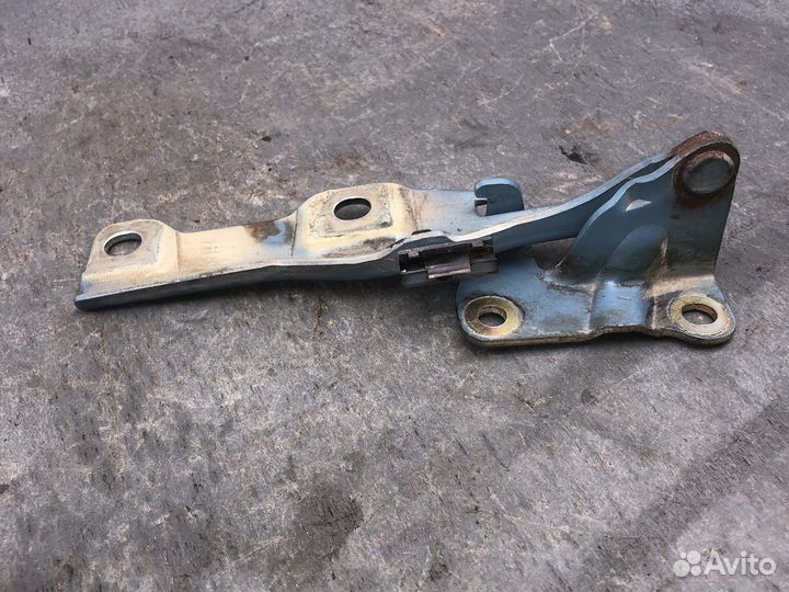 Левая петля капота aveo т200