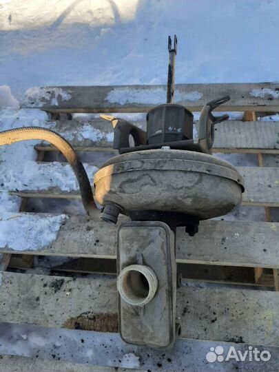 Вакуумник в сборе ваз 2109