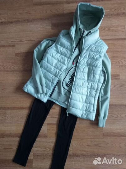 Много разных костюмов комплектов женских 42 44