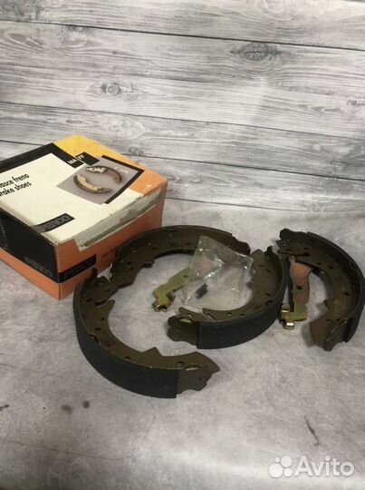 Колодки барабанные BMW E30