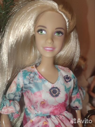 Беременная София и кукла дочь