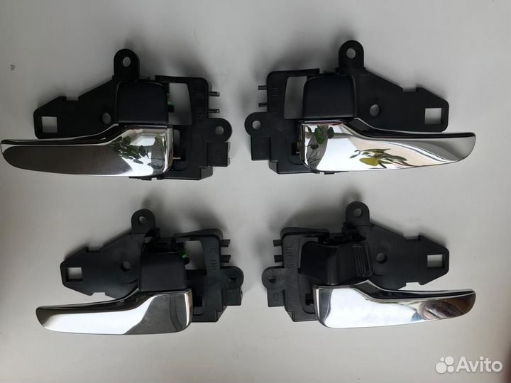 Хромированные ручки внутренние на Mitsubishi