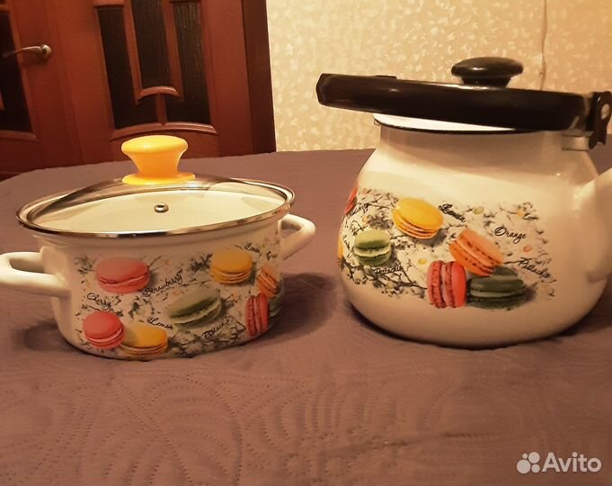 Чайник и кастрюля эмалированные