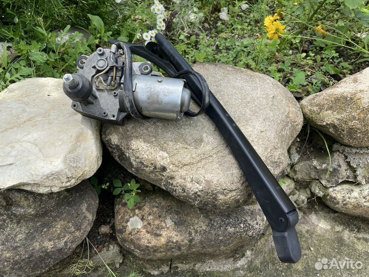 Мотор с дворником стеклоочистителя