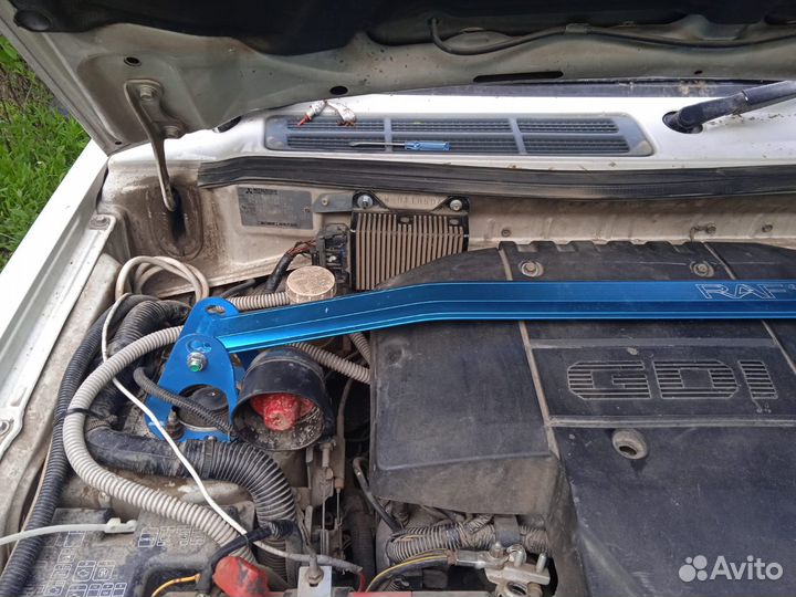 Распорка передних стоек Pinin Pajero Io