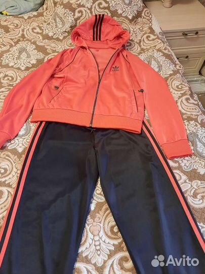 Спортивный костюм женский