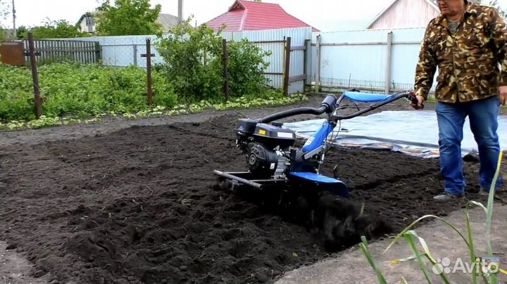 Вспашка земли мотоблоком