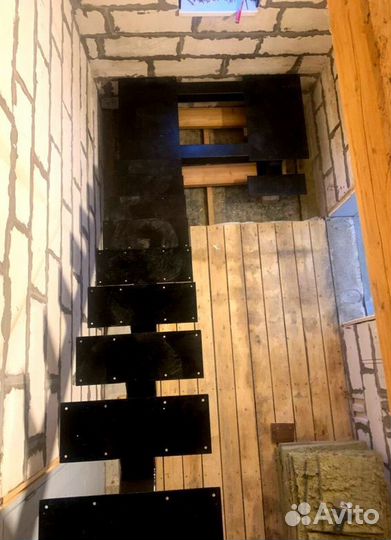 Лестничные перила кованные с монтажем