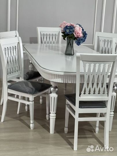 Кухонный стол и стулья комплект