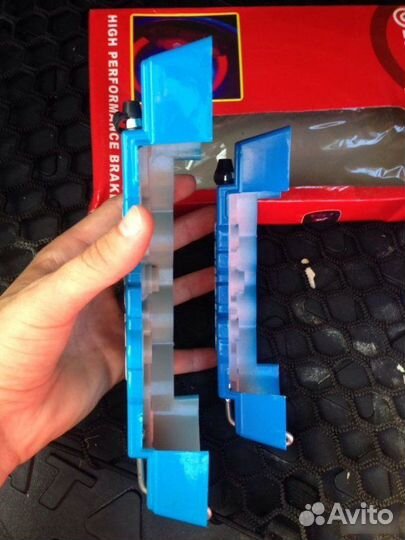 Продаю накладки Brembo плюс герметик