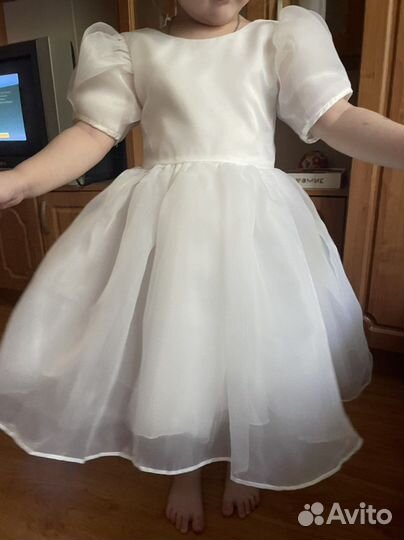 Нарядное платье новое 110