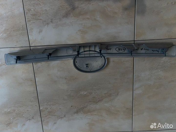 Накладка двери багажника Toyota Verso С 2009 По