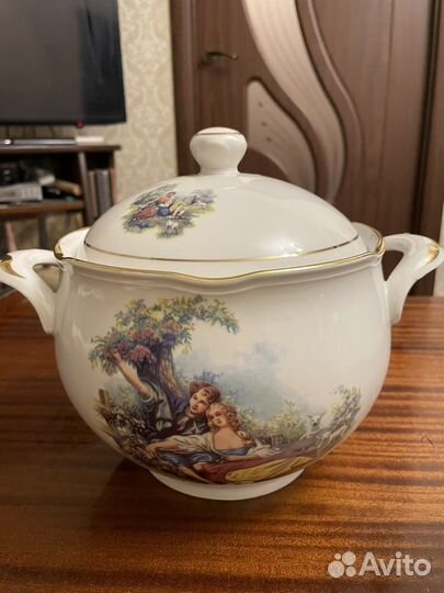 Остатки столового сервиза чайка