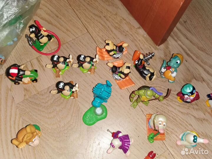 Киндер сюрприз пингвины, бегемоты,лягушки, кроты