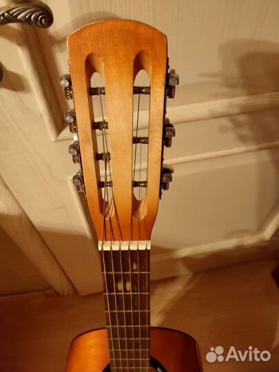 Акустическая гитара