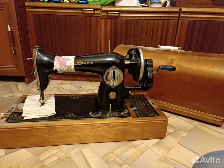Швейная машинка ручная СССР