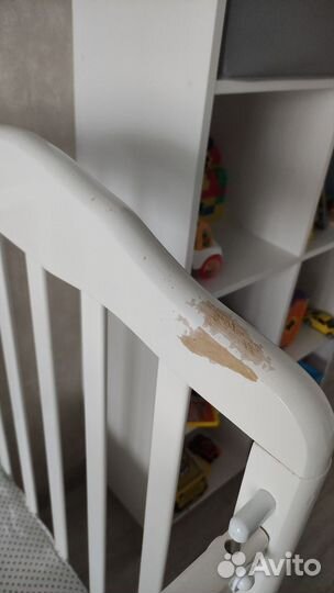 Детская кроватка с универсальным маятником