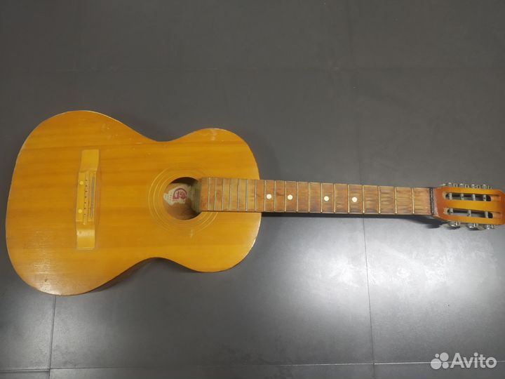 Акустическая гитара
