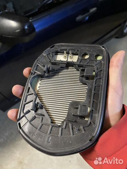 Левый зеркальный элемент на Honda Civic 8 4D