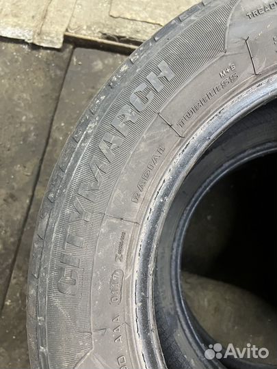 Dunlop EconoDrive 215/60 R16 19B