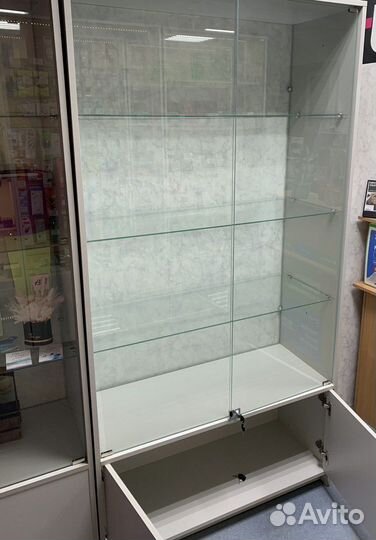 Шкаф и 2 витрины бу