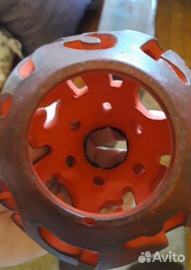 Подсвечник в форме граната