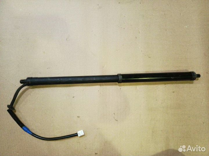 Амортизатор крышки багажника Lexus RX IV