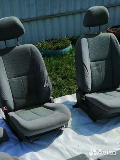 Передние сиденья