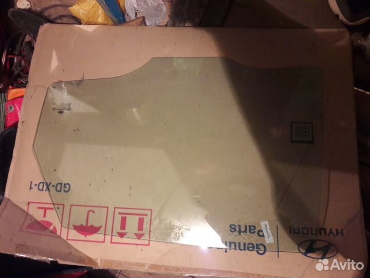 I30 заднее левое стекло