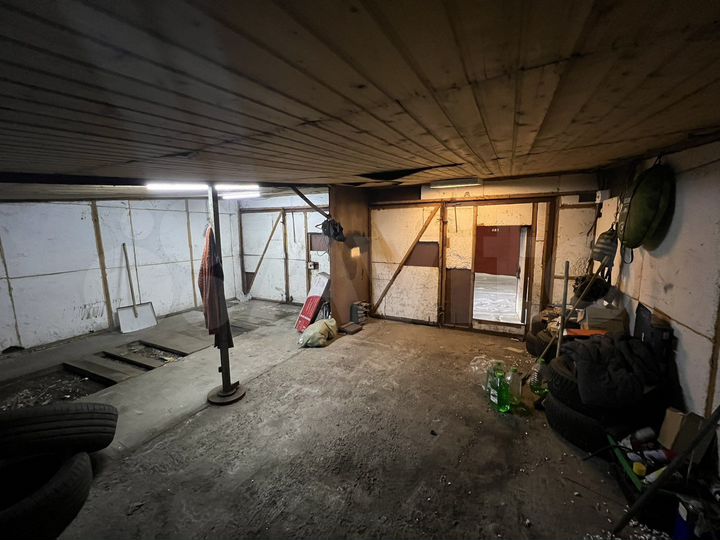 Гараж, > 30 м²