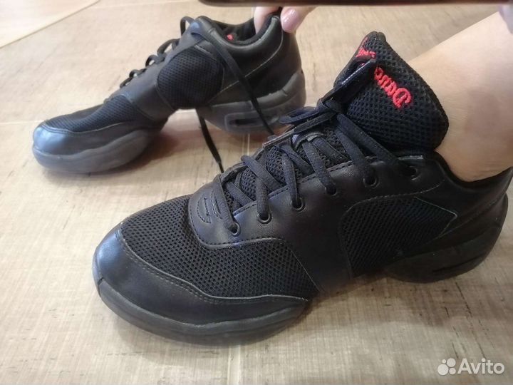 Танцевальные кроссовки