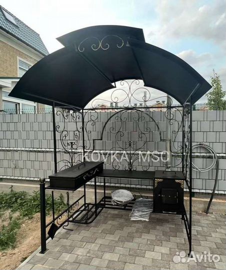 Мангал с крышей