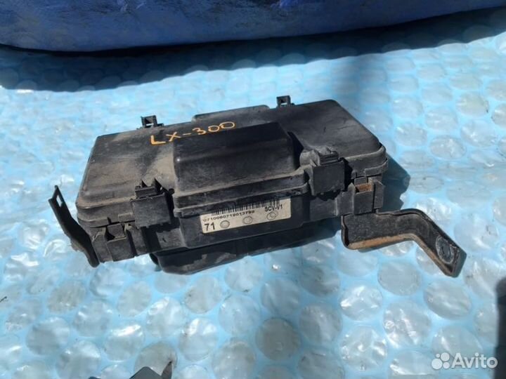 Блок предохранителей Honda Element YH2 K24A4 2006