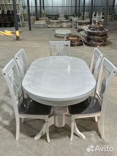 Стол и стулья