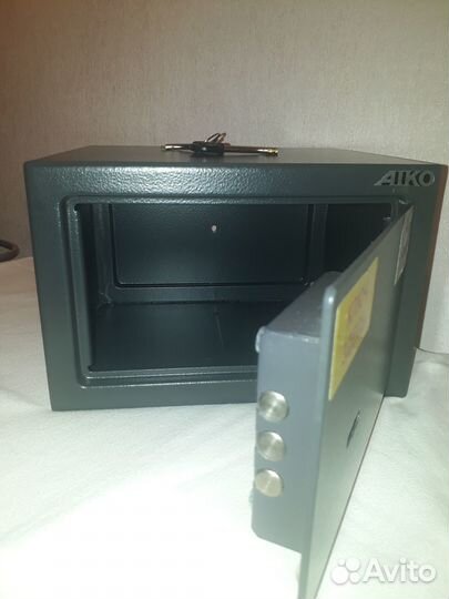 Сейф мебельный металлический с замком