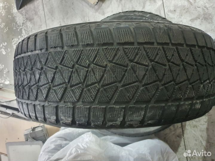 Bridgestone Blizzak DM-V2 275/50 R22 111