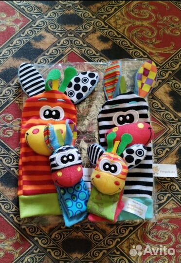 Развивающие носочки и браслеты - погремушки