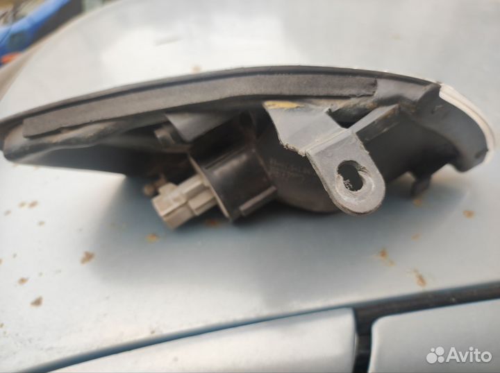 Поворотник Мазда 626