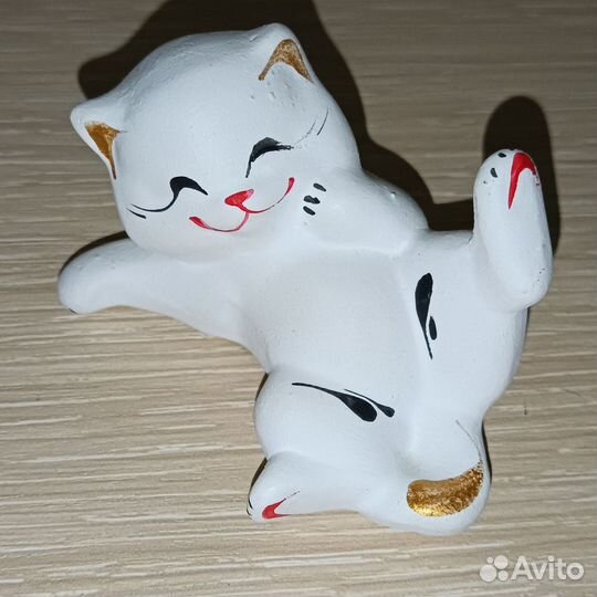 Сувениры, копилки, подставки для телефона