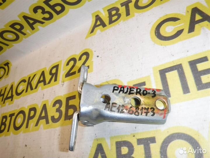 Петля двери Mitsubishi Pajero III 1999-2006