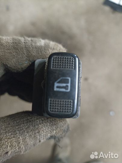 Кнопка центр замка Kia Carnival 2002-2006 2.5