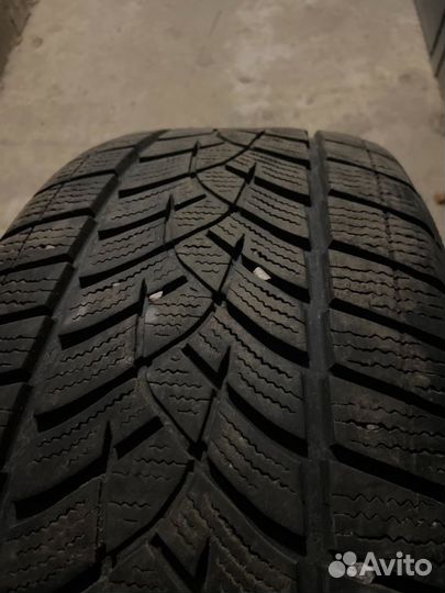 Goodyear UltraGrip Ice 235/50 R19