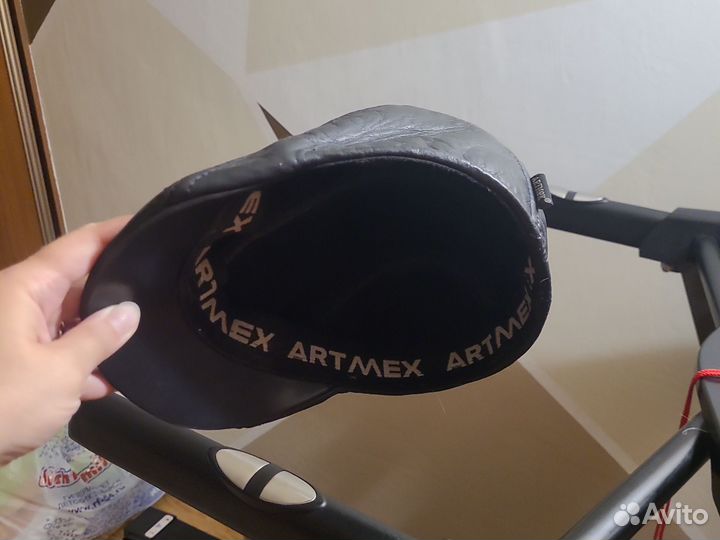 Кепка кожаная женская