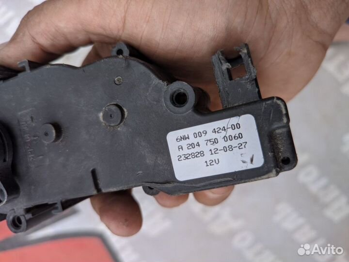 Активатор замка багажника Mercedes X204 2008