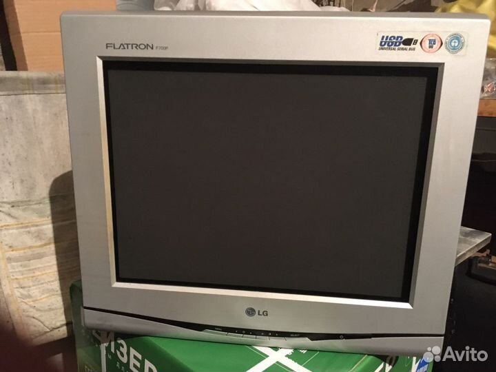 Монитор LG f700p