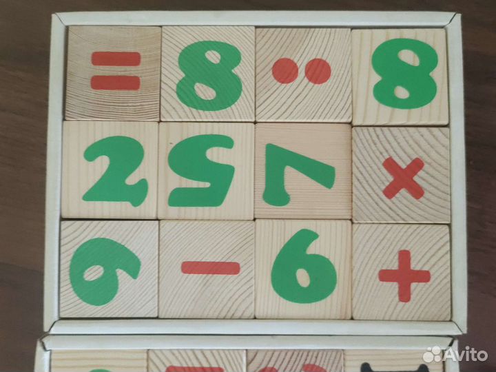 Кубики с буквами и цифрами