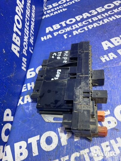 Блок предохранителей под капот Mercedes-Benz W220