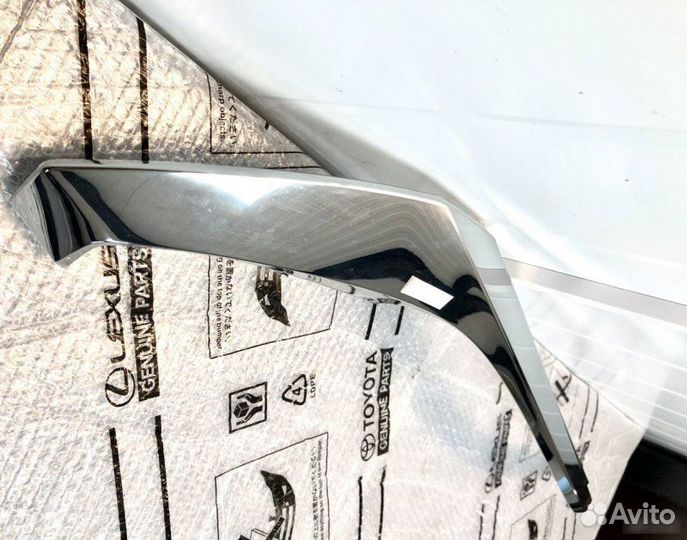 Хром фары левый Toyota Fortuner 2