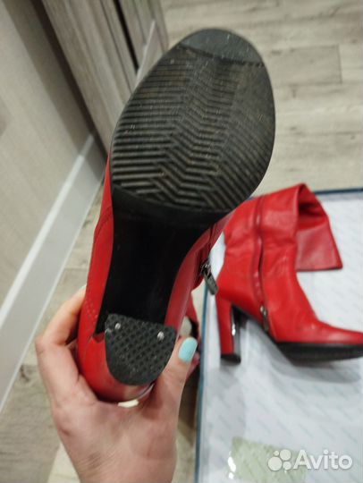 Красные кожаные сапоги на каблуке 39р(25 см)